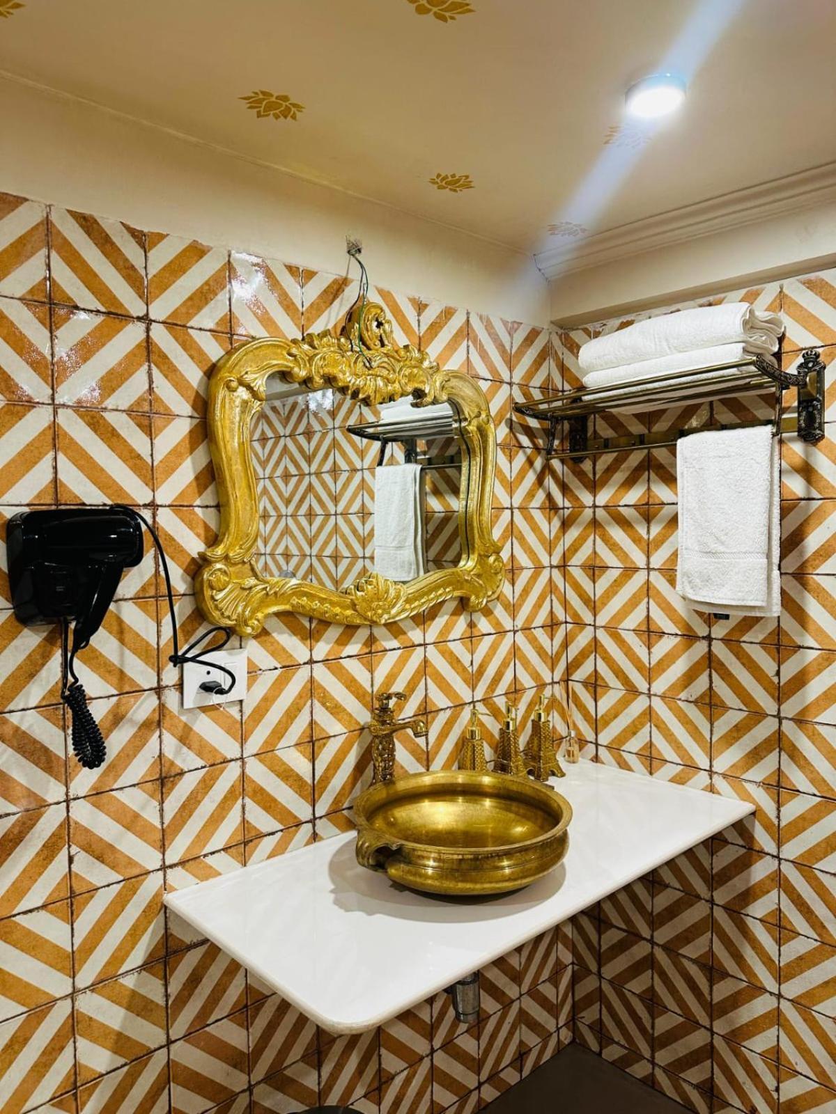 Stay Banaras - A Boutique Hotel Варанаси Экстерьер фото